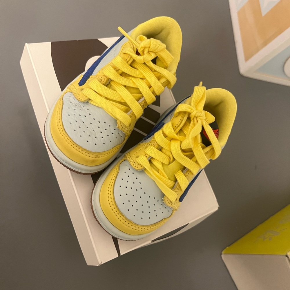 Travis Scott Kids Sneakers in Yellow and Light Blue